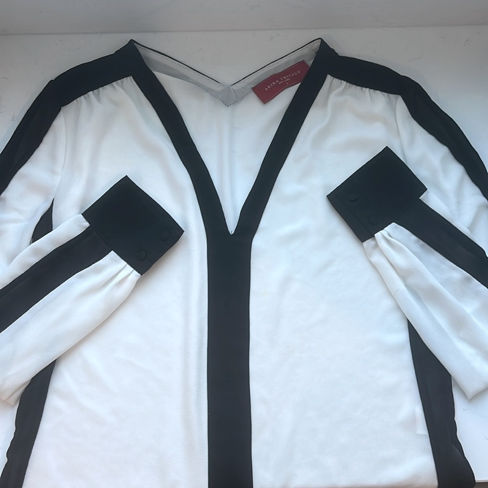AKIRA | Black and White Blouse | Long Sleeve